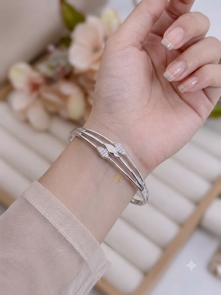 Ladies Premium Fashion Bracelet for Daily Wear